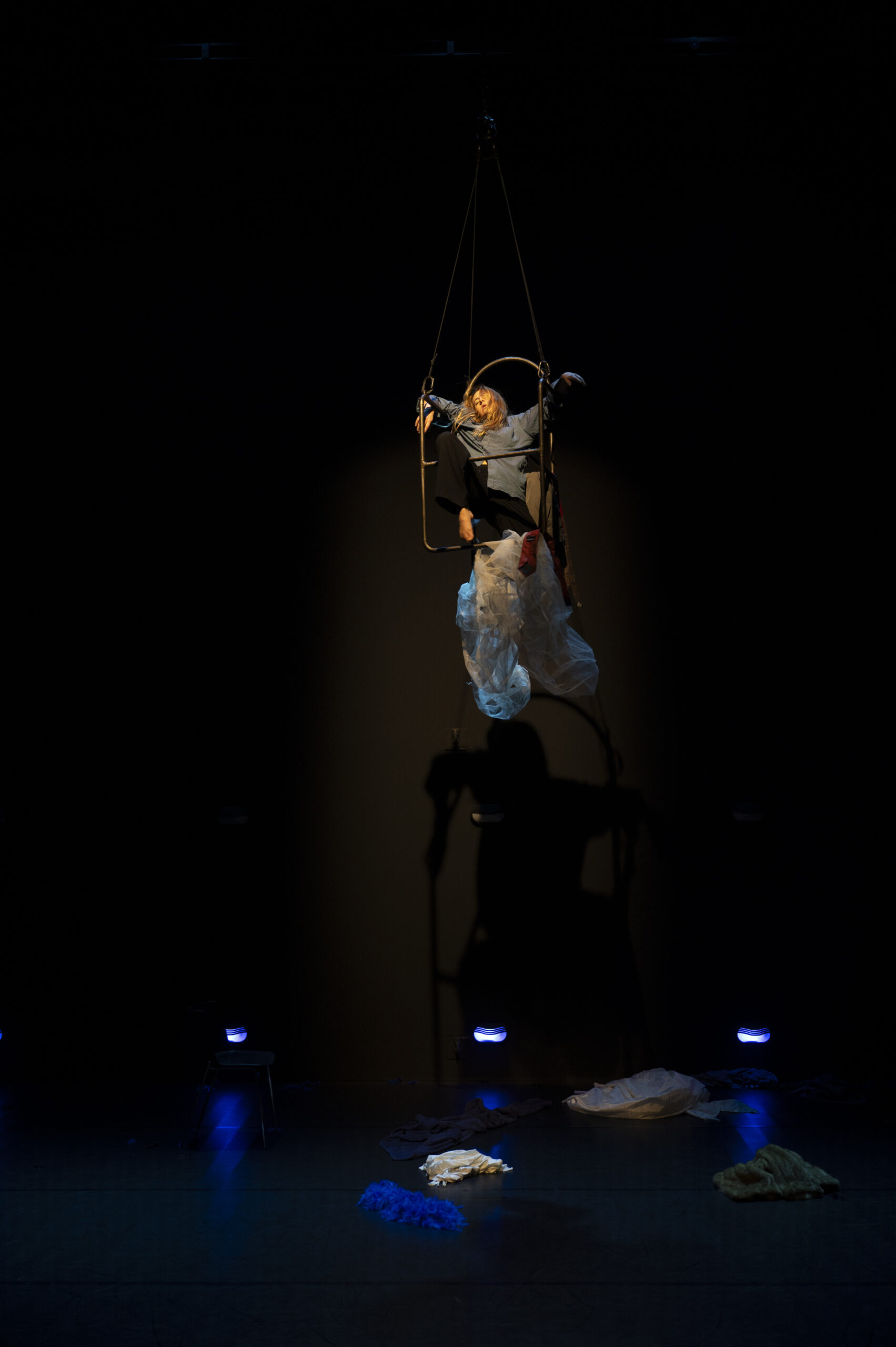 Darling you&rsquo;re fired: numéro aérien/théâtre corporel